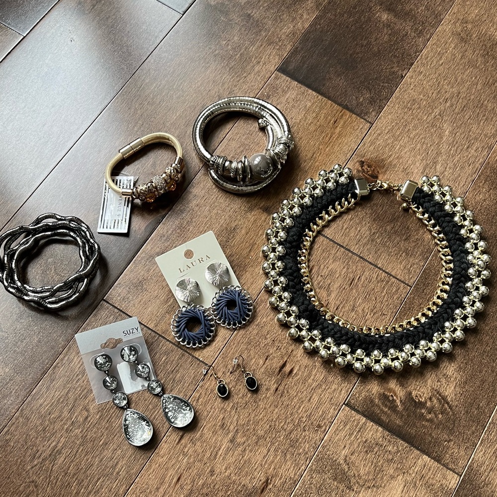 Nwt Costume Jewelry Lot 7 pieces in total 3 are new with tags